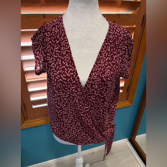 Universal Threads Burgundy Top - Picture 1 of 6